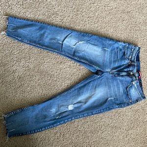Woman’s High rise distress jeans